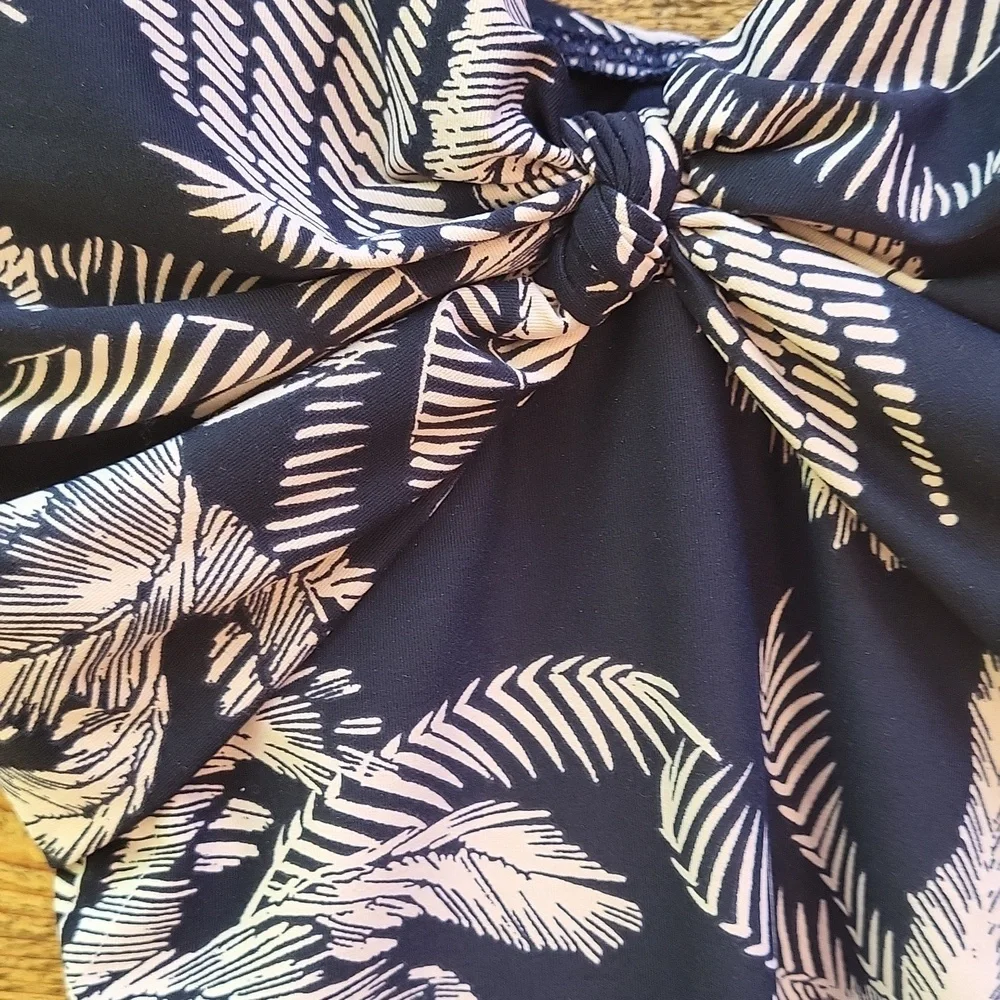Robin Piccone Blue and White One Piece Swimsuit with Tropical Print 8 nwot